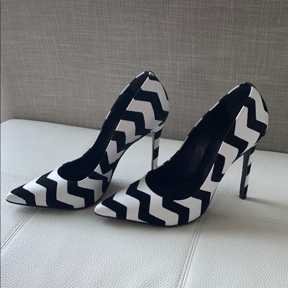 Schutz Black/White Pump 👠